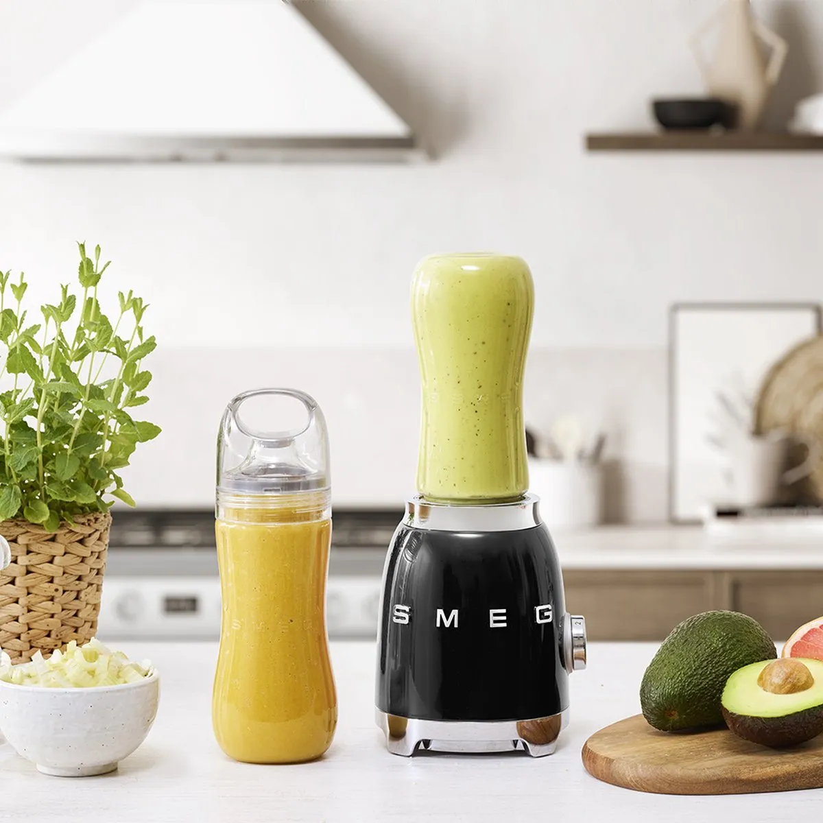 Smeg PBF01BLEU Personal Blender 300W - 600ml - Zwart