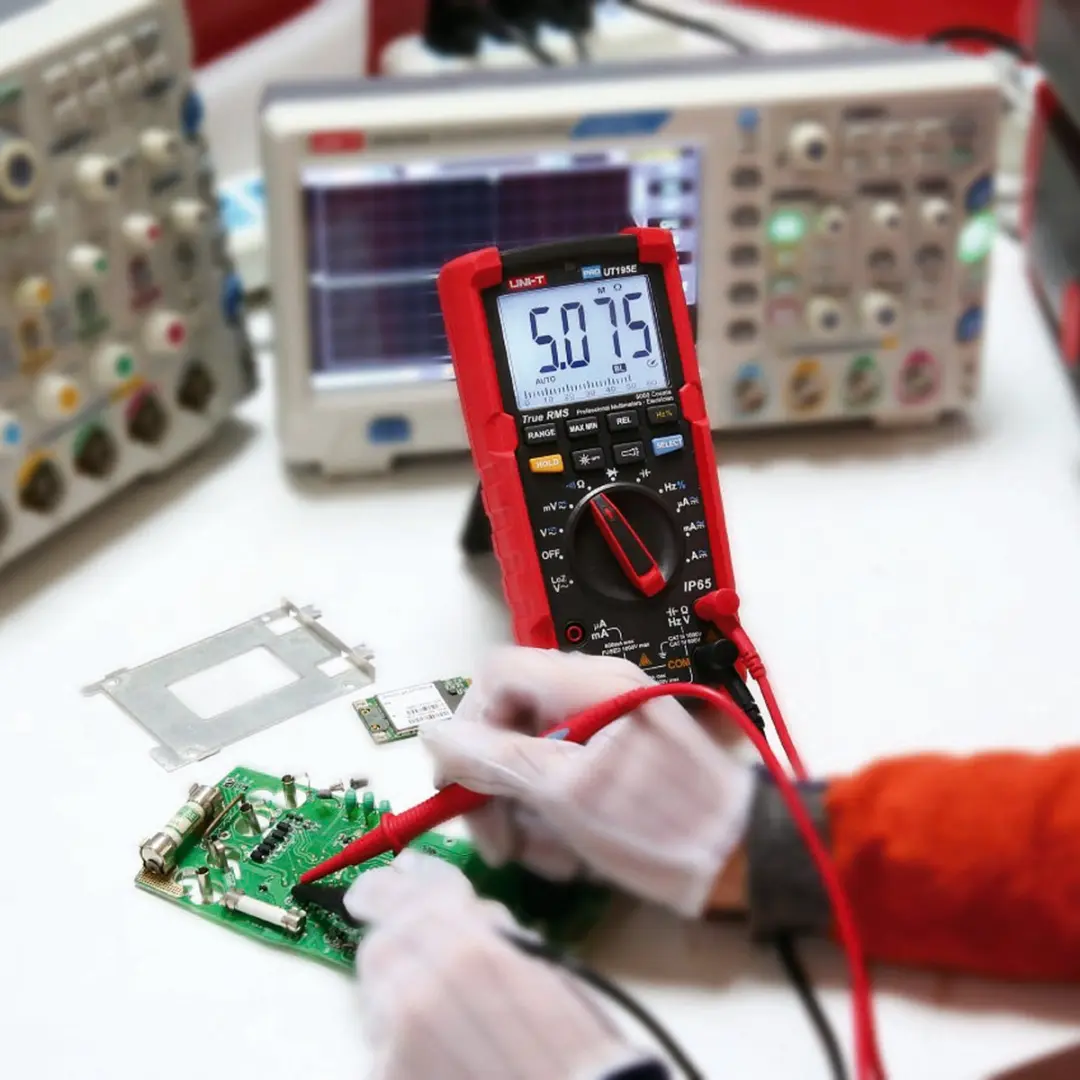 UNI-T UT195E Multimeter - True RMS - 1000V DC