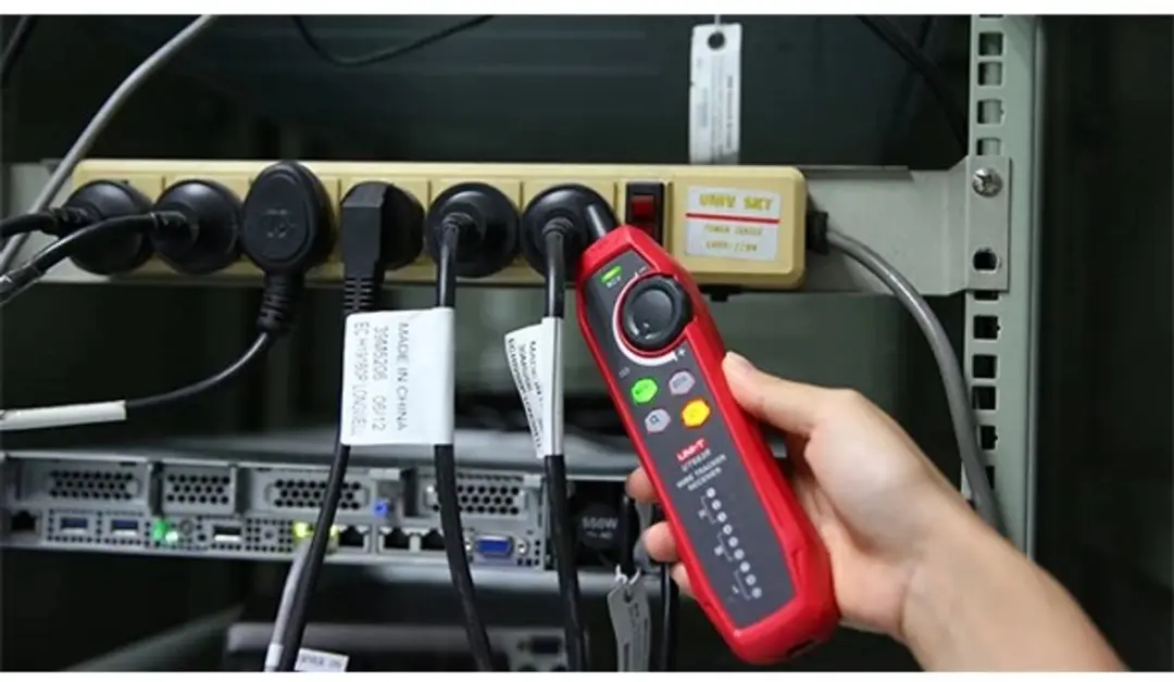 UNI-T UT683KIT Kabelzoeker & Tester - Rood