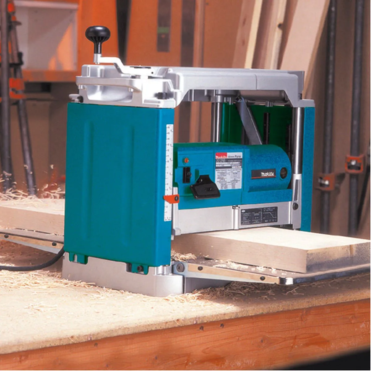 Makita 2012NB Vandiktebank 1650W