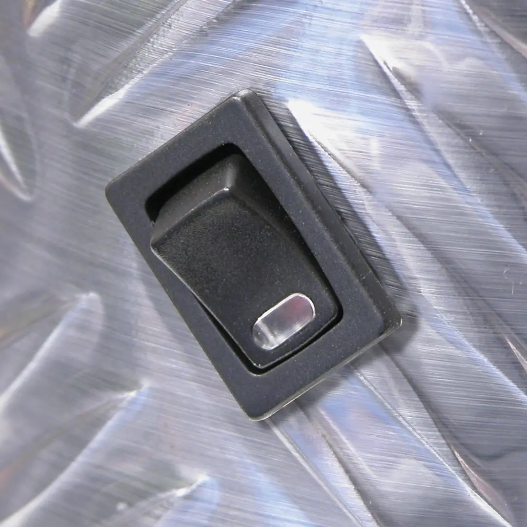 Carpoint LED Schakelaar 12V 10A - Rood 19x12mm
