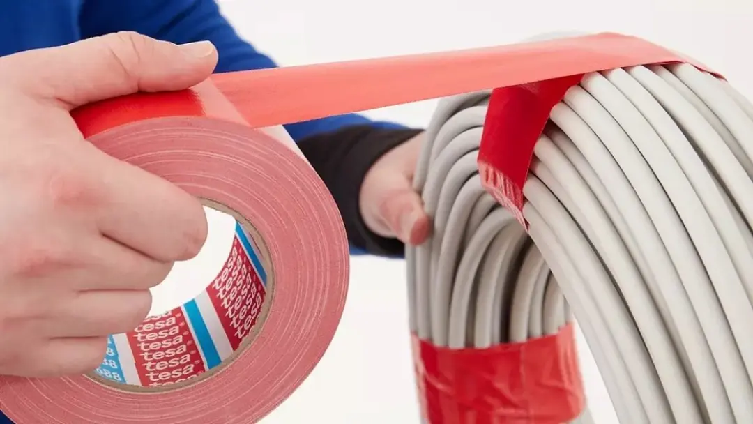Tesa Textieltape 04688 - Zwart - 50mm x 50m