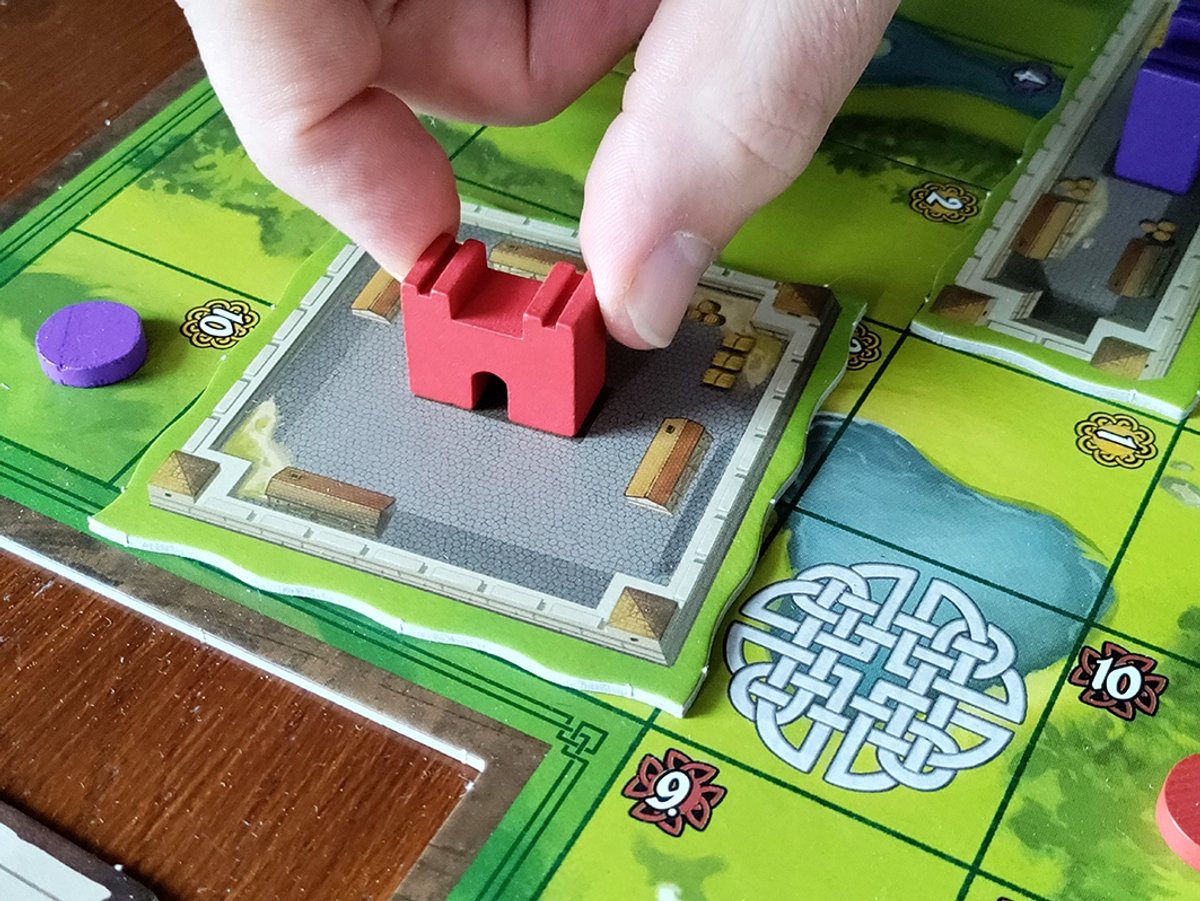 Tactic Land of Clans – Bordspel – Strategisch Gebiedenspel – Veroveren en Kastelen Bouwen – Familiespel – 2 tot 6 Spelers – Vanaf 8 Jaar