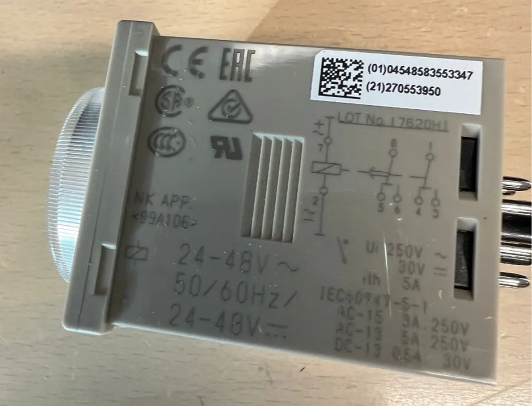 Omron H3CR Tijdrelais