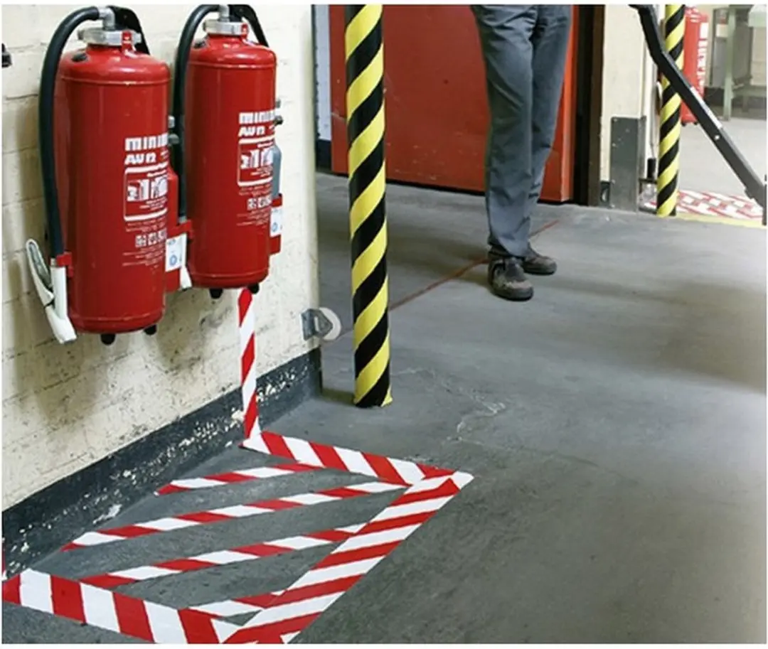 Tesa Afzettape Rood-Wit 5cm - 66m - 2 Rollen