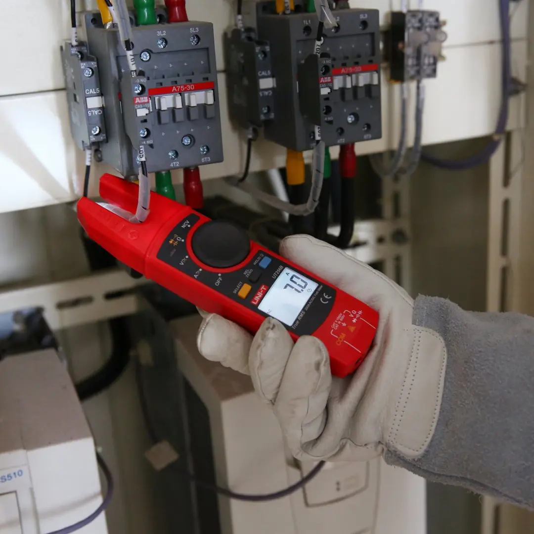 UNI-T UT256B Klemmeter 200A True RMS - Rood