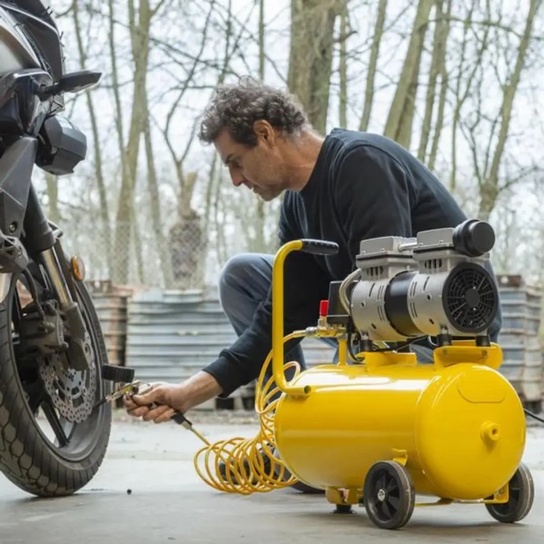 PowerPlus POWX17260S Olievrije Compressor 24L 750W - 120 l/min