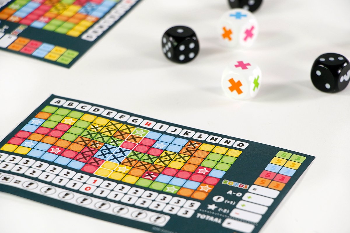 999 Games - Keer op Keer - Dobbelspel - Hét dobbelspel voor het hele gezin - Gezelschapsspel - Familiespel - Educatief spel - Klein cadeautje