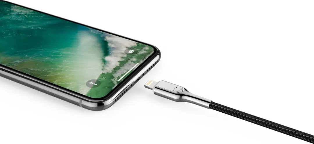 Cygnett Armoured Braided Lightning naar USB-C Kabel 10cm - Zwart