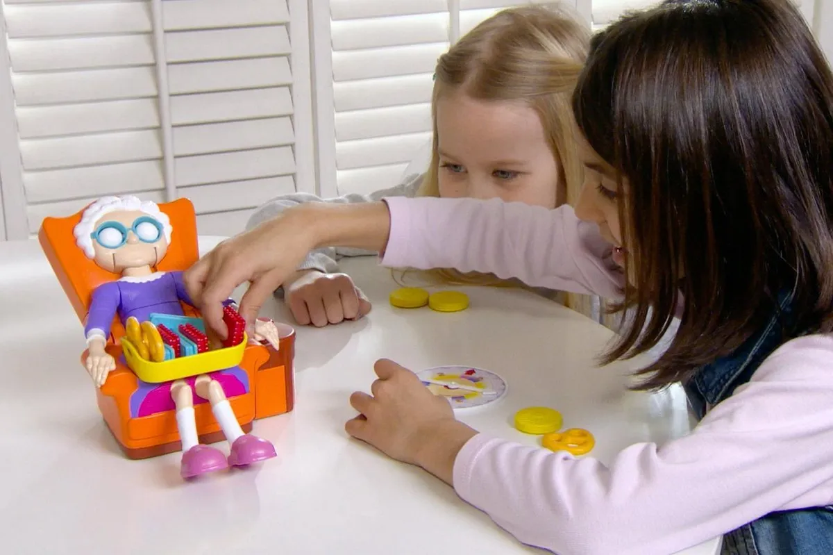 Tomy Oma Koekie Kinderspel T72465SPT - 4 Spelers