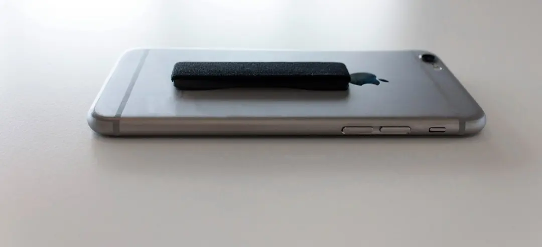 Mobiparts Elastische Grip Houder - Zwart