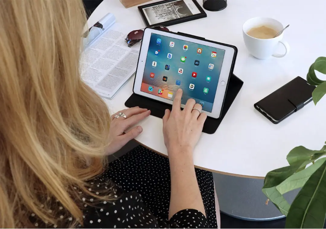 Mobiparts Classic Folio MP-104389 Tablethoes - Apple iPad 9 (2021) Zwart