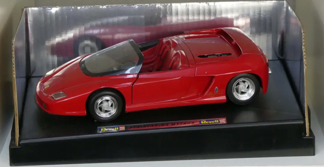 Revell Ferrari Mythos Pininfarina Modelauto 1:18