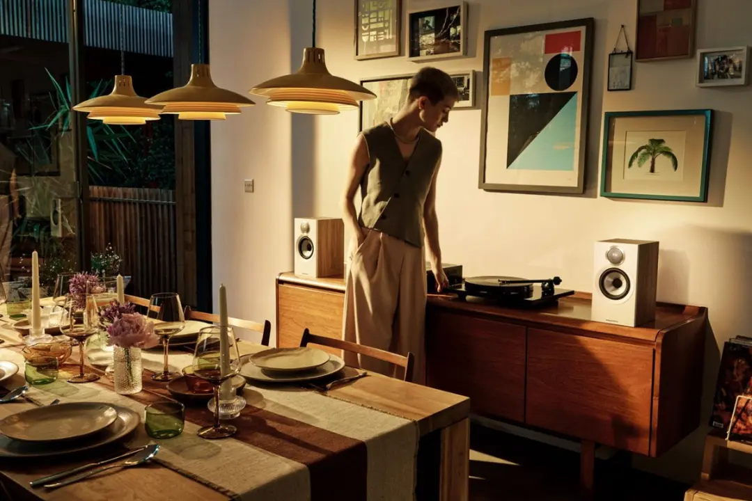 Bowers & Wilkins 607 S3 Boekenplankluidspreker - Eiken - afbeelding 2 van 6