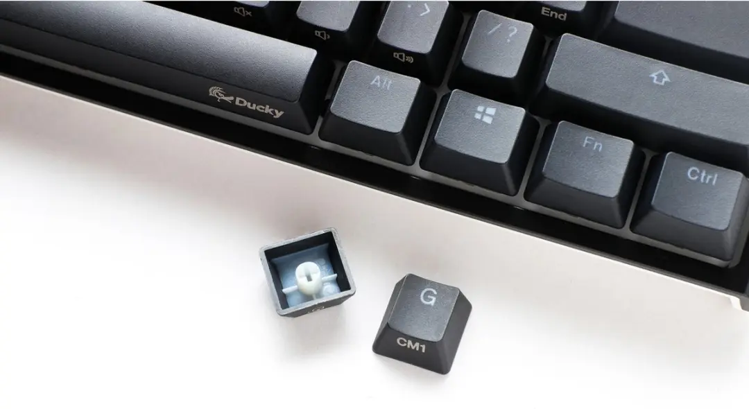 Ducky One 2 Pro Mini RGB Cherry Silent Red Gamingtoetsenbord - Zwart