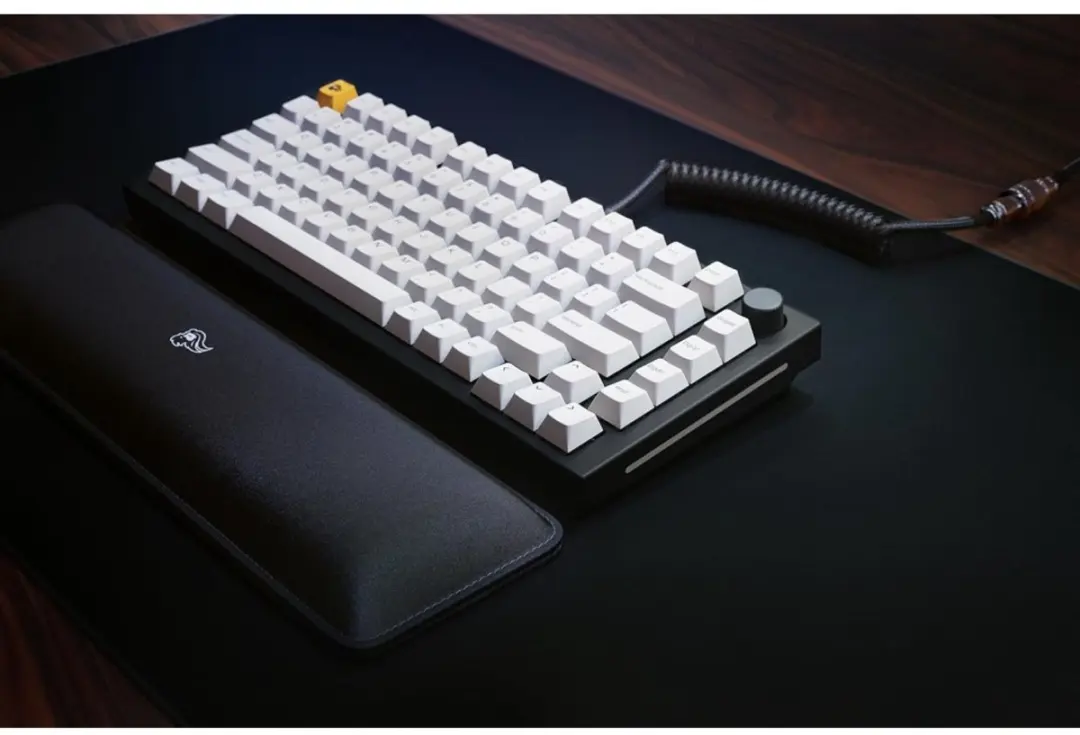 Glorious GMMK Pro GLO-GMMK-P75-FOX-B Gaming Toetsenbord - Zwart