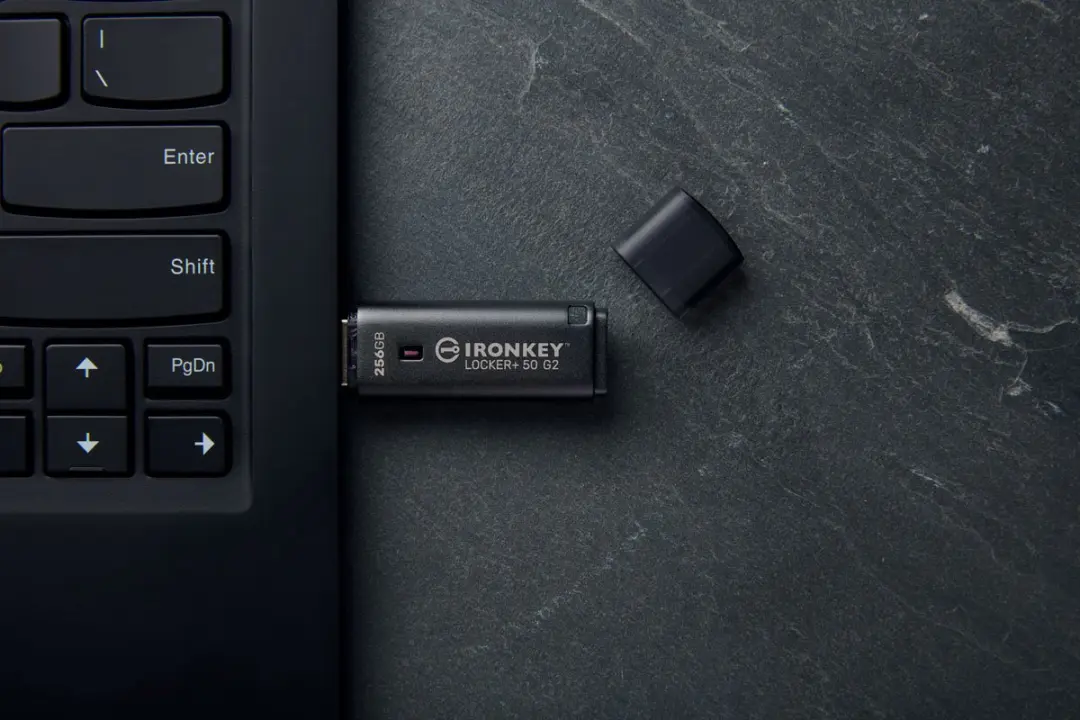 Kingston IronKey Locker Plus 50 G2 IKLP50G2/256GB - 256GB - Zwart