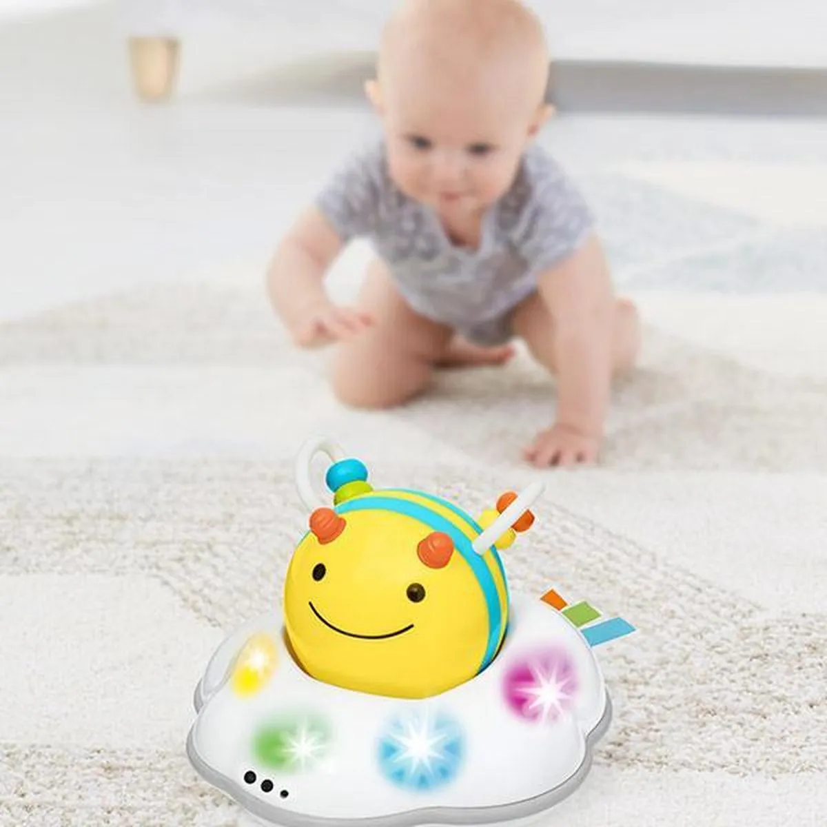 Skip Hop Explore & More Crawl Toy Geel - afbeelding 6 van 6