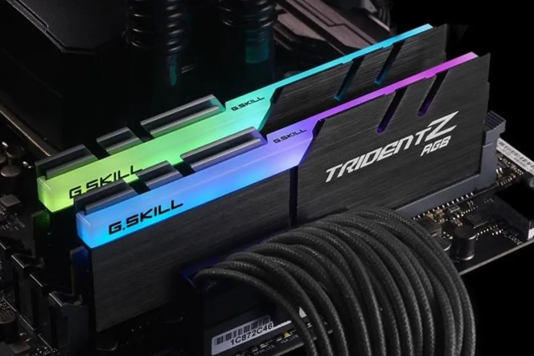 G.Skill Trident Z RGB F4-3600C18D-16GTZRX - 16GB DIMM