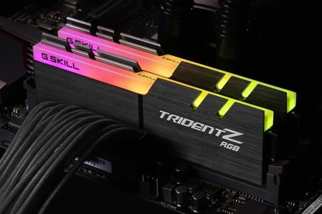 G.Skill Trident Z RGB F4-3600C18D-16GTZRX - 16GB DIMM