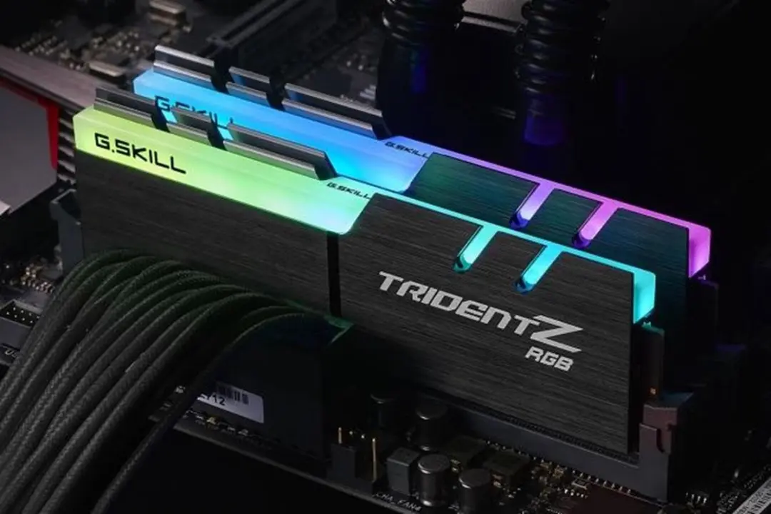 G.Skill Trident Z RGB F4-3600C18D-16GTZRX - 16GB DIMM