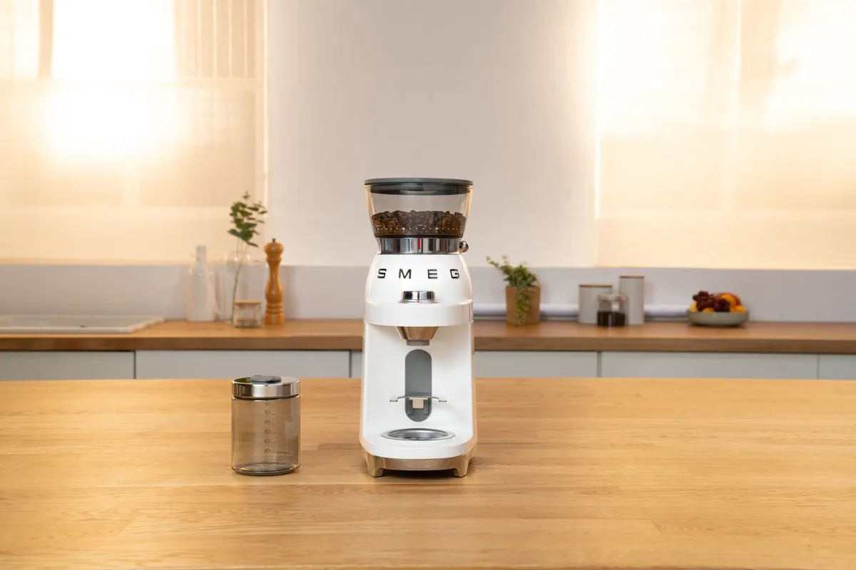 Smeg CGF03WHEU Elektrische Koffiemolen - 150W - Wit
