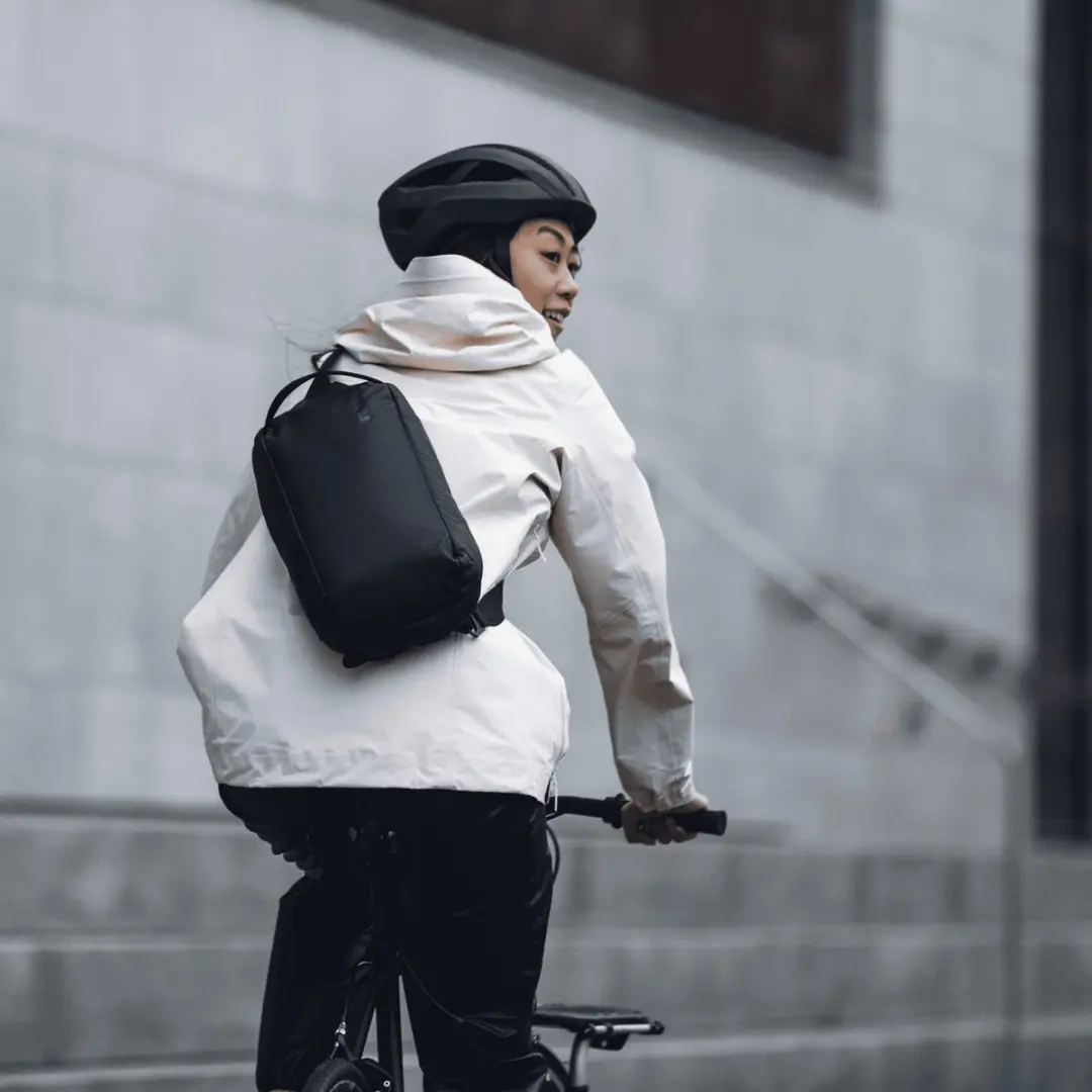 Thule Tact Sling 8L Crossbody Tas - Zwart - afbeelding 2 van 6