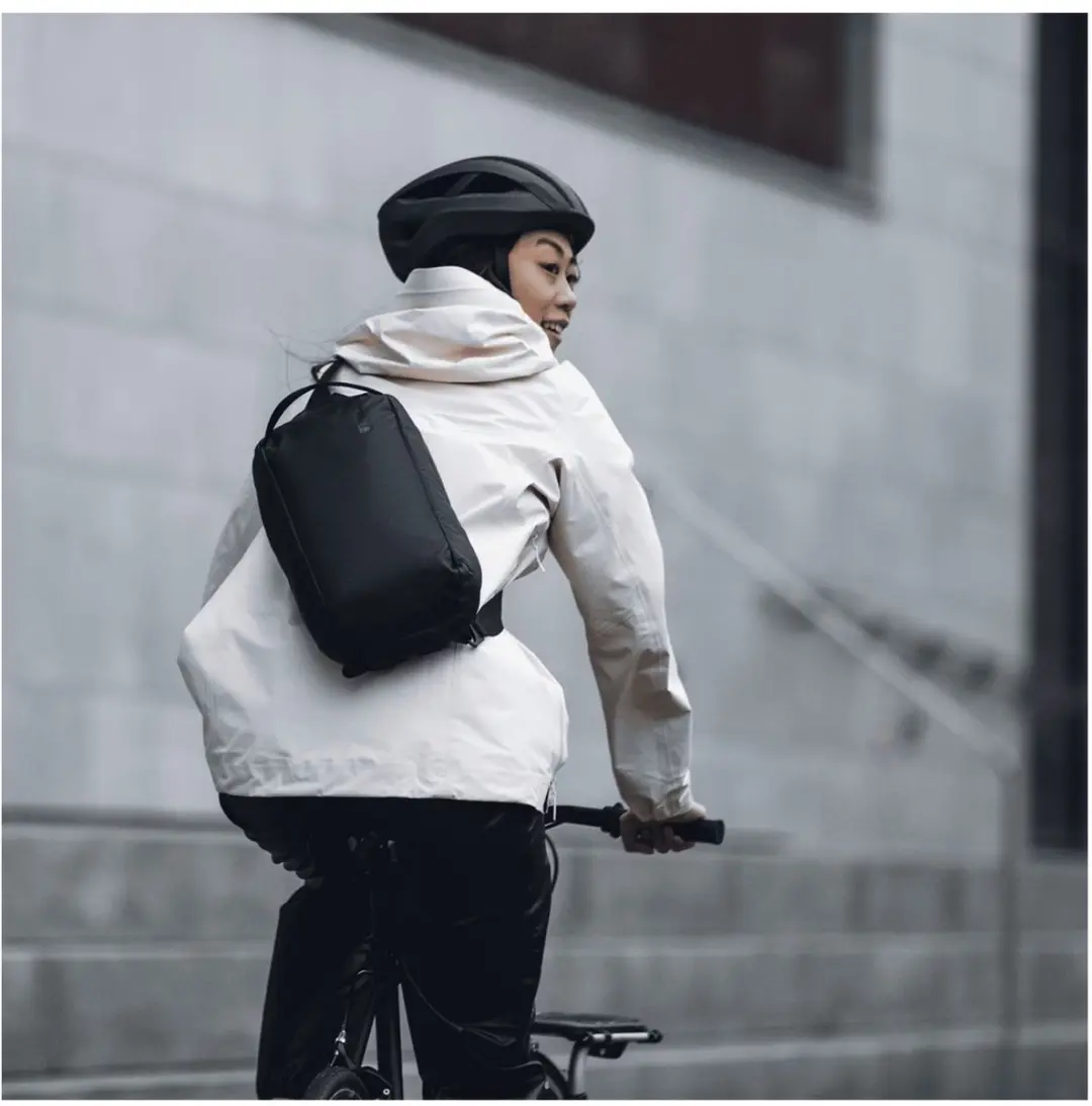 Thule Tact Sling 8L Crossbody Tas - Zwart - afbeelding 3 van 6