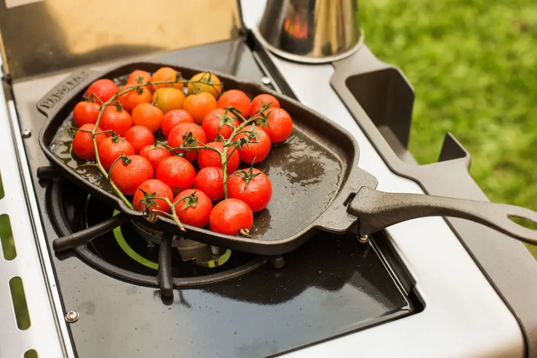 Napoleon Gietijzeren Skillet 20cm - met Houten Onderzetter - afbeelding 6 van 6