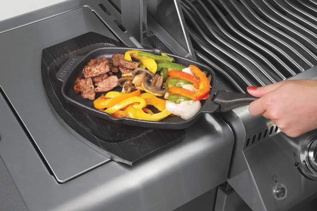 Napoleon Gietijzeren Skillet 20cm - met Houten Onderzetter