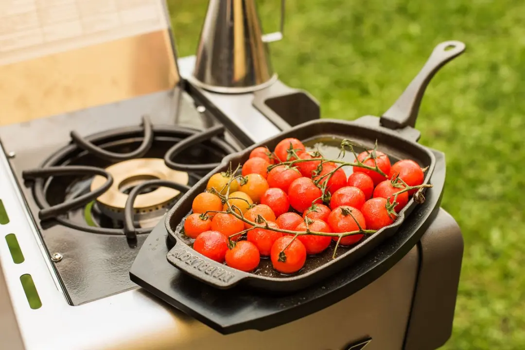Napoleon Gietijzeren Skillet 20cm - met Houten Onderzetter
