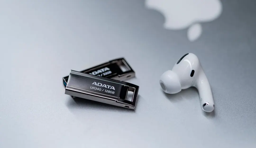 ADATA UR340 USB Flash Drive 64GB - Zwart