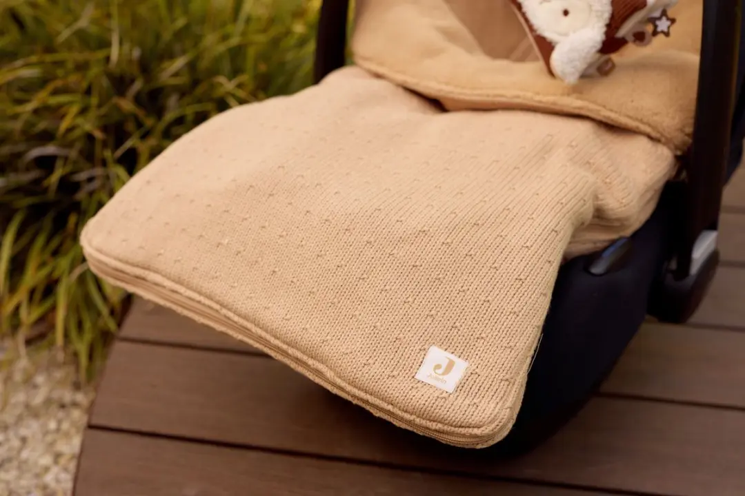 Jollein Voetenzak Sprinkle Knit Hazel - Groep 0+ 3/5 punts gordel - afbeelding 6 van 6