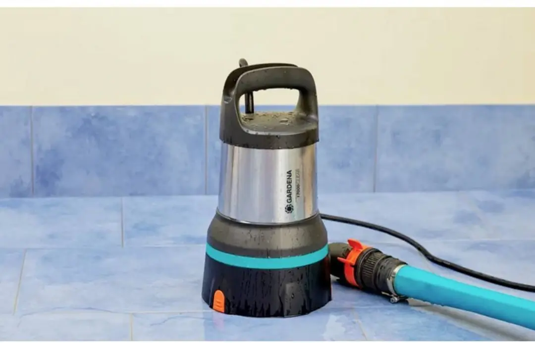 Gardena Aquasensor Dompelpomp 17000 - 750W - 17.000 l/h - Zwart/Blauw/Geel