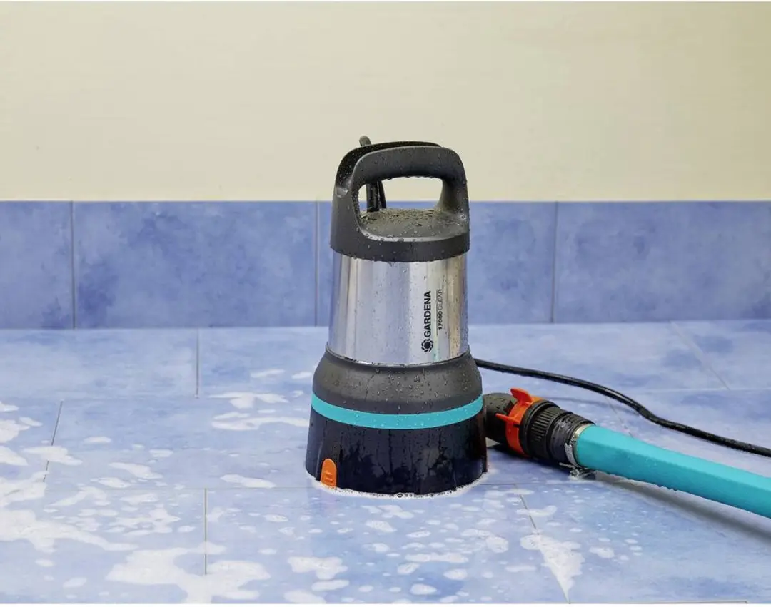 Gardena Aquasensor Dompelpomp 17000 - 750W - 17.000 l/h - Zwart/Blauw/Geel