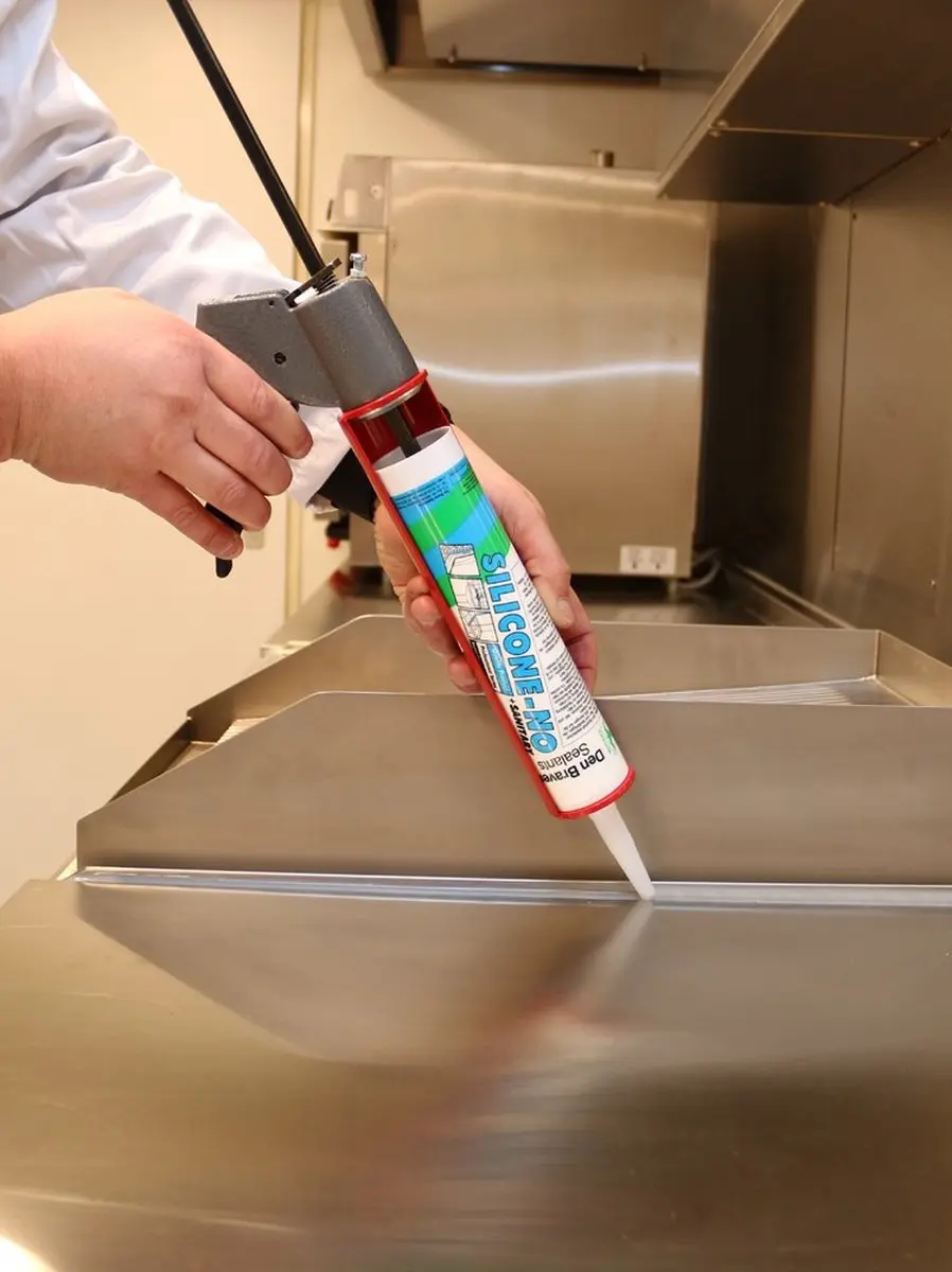 Den Braven Siliconenkit NO Crèmewit 310ml