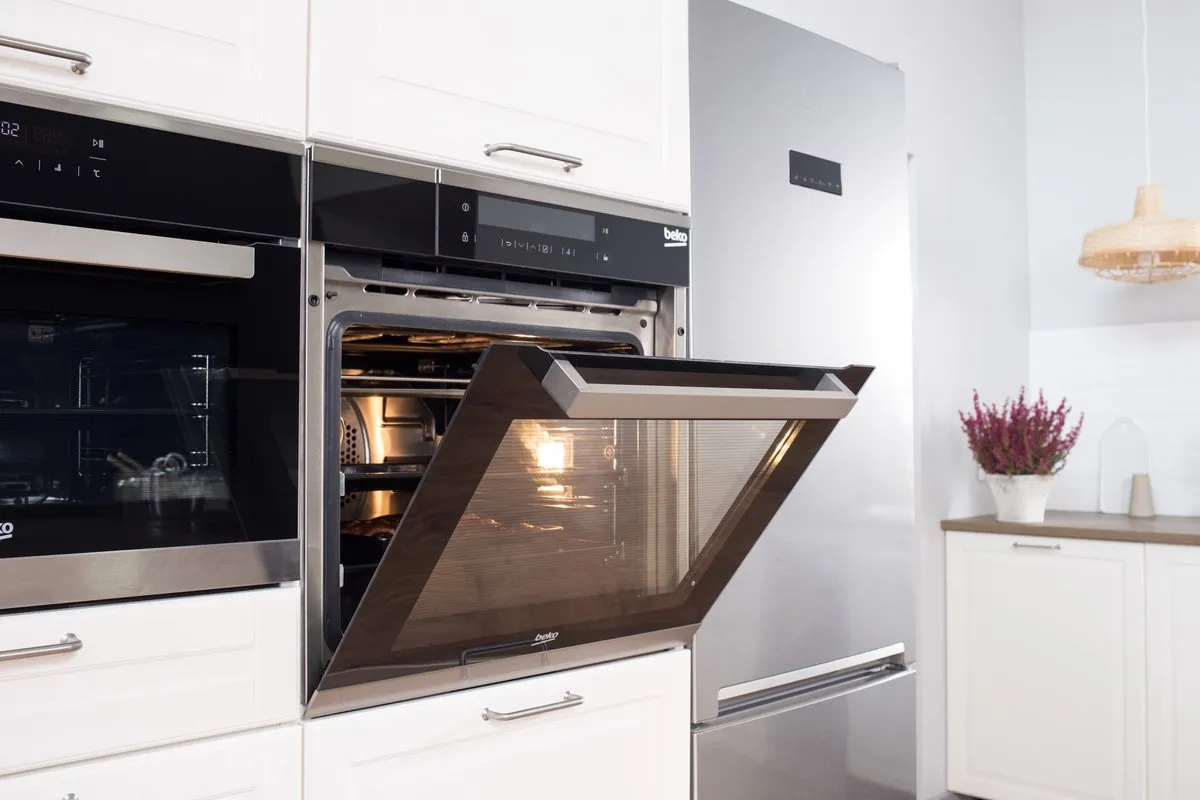Beko BIDM15500XDS Inbouwoven 71L - Zwart