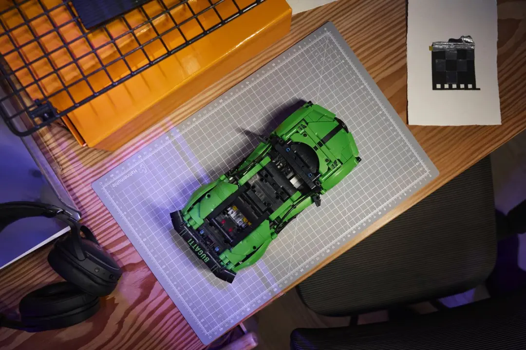 LEGO Technic 42241 Groene Bugatti Chiron Hypercar - 771 Stukken