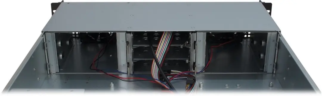 Intertech 2U 20240 Rackbehuizing - 3x 2.5" 8x 3.5" 4x 5.25" - Zwart