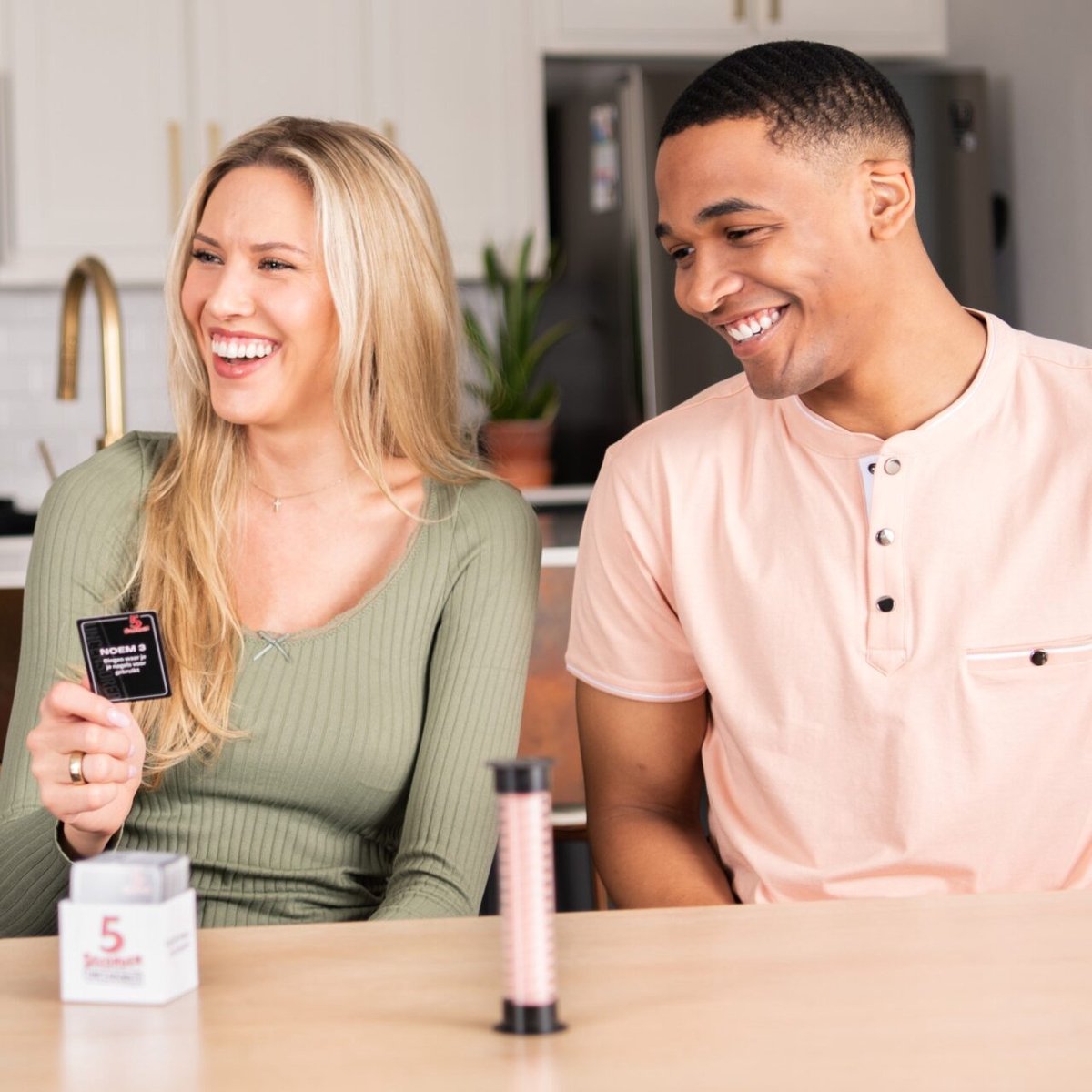 Goliath 5 seconds 18+ - Partyspel - Kaartspel - Raadspel