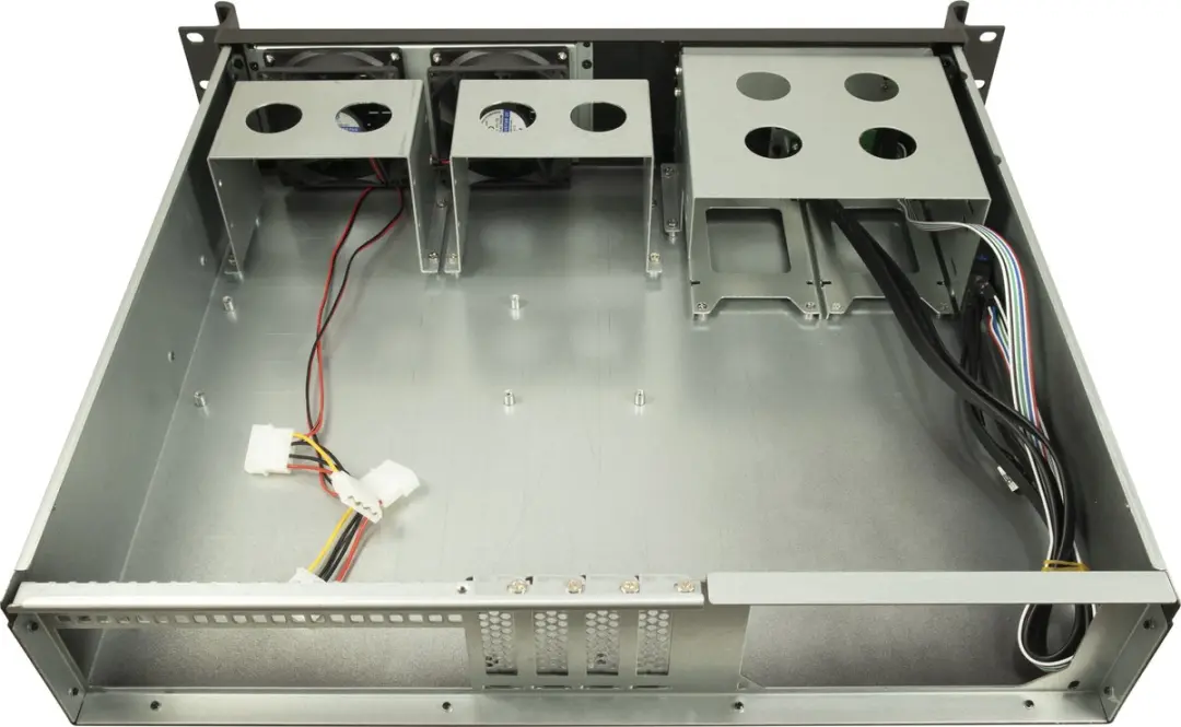 Intertech 2U-K-240L Rack - 2x 2.5" 4x 3.5" 1x 5.25" - Zwart