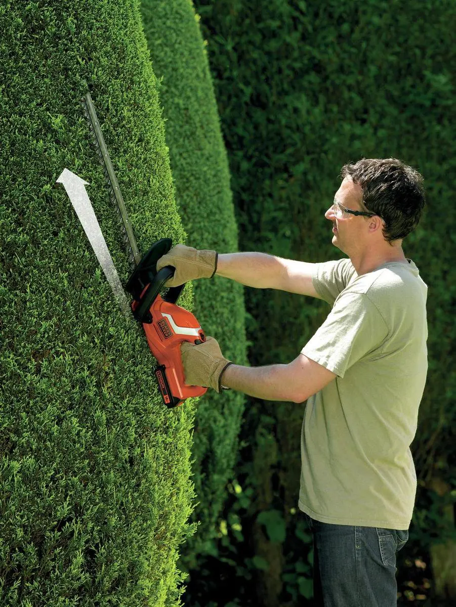 BLACK+DECKER Accu Heggenschaar GTC1845L20-QW 18V - 2.0Ah - afbeelding 6 van 6