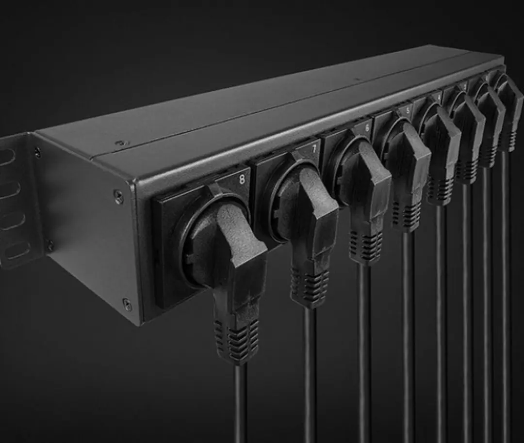 Lindy 73025 Energiedistributie 8x AC - 1.5U Zwart - afbeelding 6 van 6