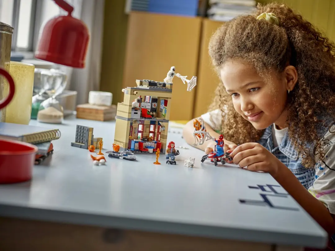 LEGO Marvel Het Appartement van Peter Parker 394 Stukken