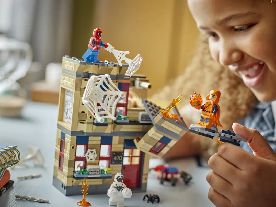 LEGO Marvel Het Appartement van Peter Parker 394 Stukken - afbeelding 6 van 6