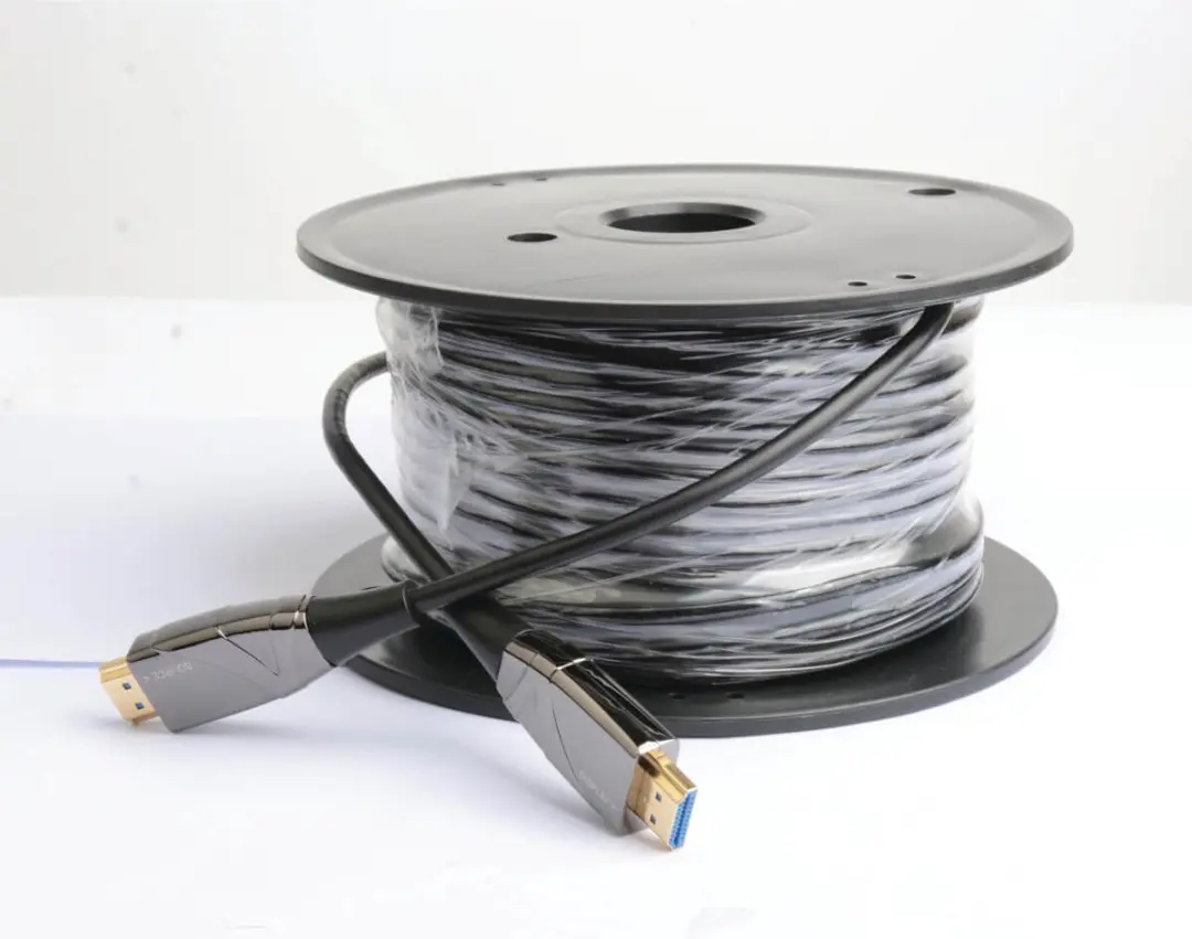 Tripp Lite P568-40M-FBR HDMI Kabel - 40cm - Zwart