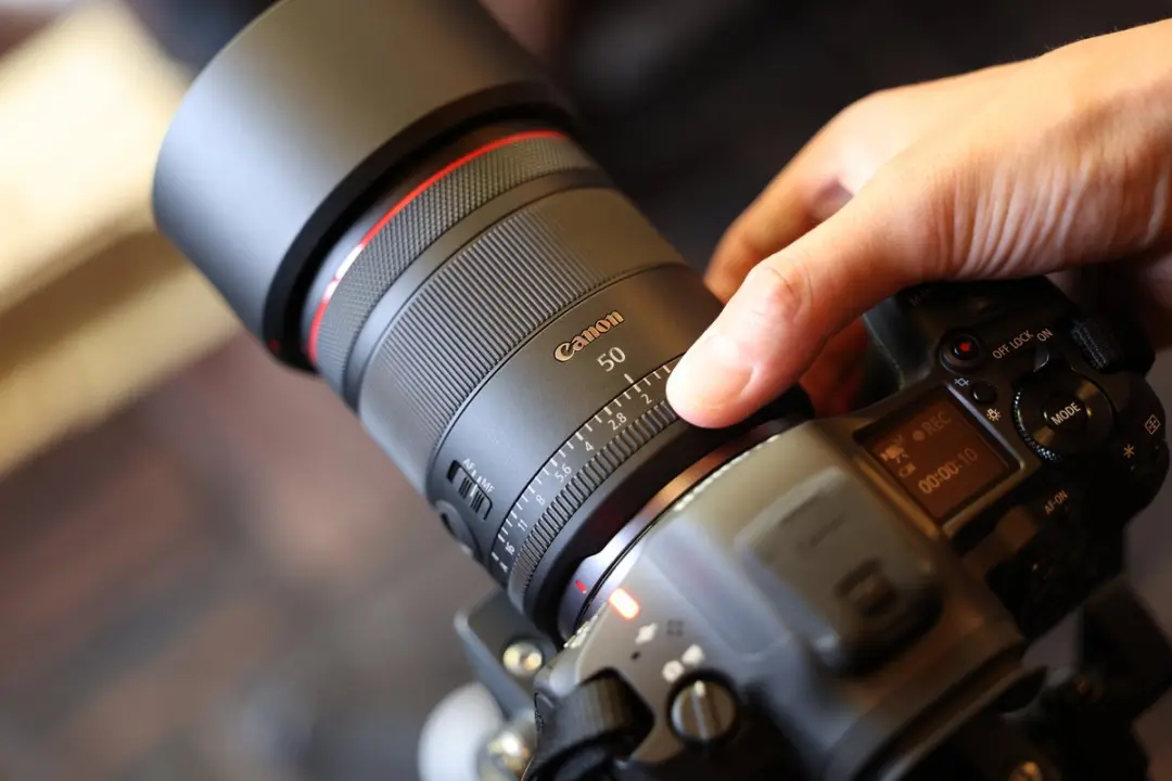 Canon RF 50mm f/1.4L VCM - 67mm - Zwart - afbeelding 4 van 6