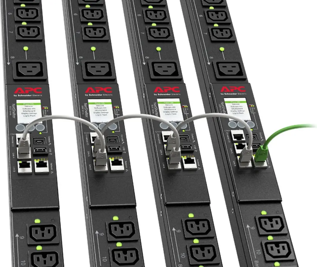 APC APDU9953 Switched Rack PDU 32A - 24x C13/C19 - Zwart