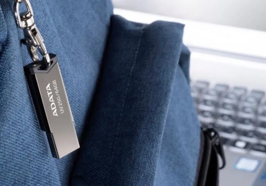 ADATA UV250 USB-stick 32GB - Zilver