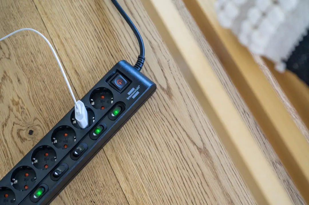 Brennenstuhl 6-voudig Individueel Schakelbare Stekkerdoos - 3680W - Zwart